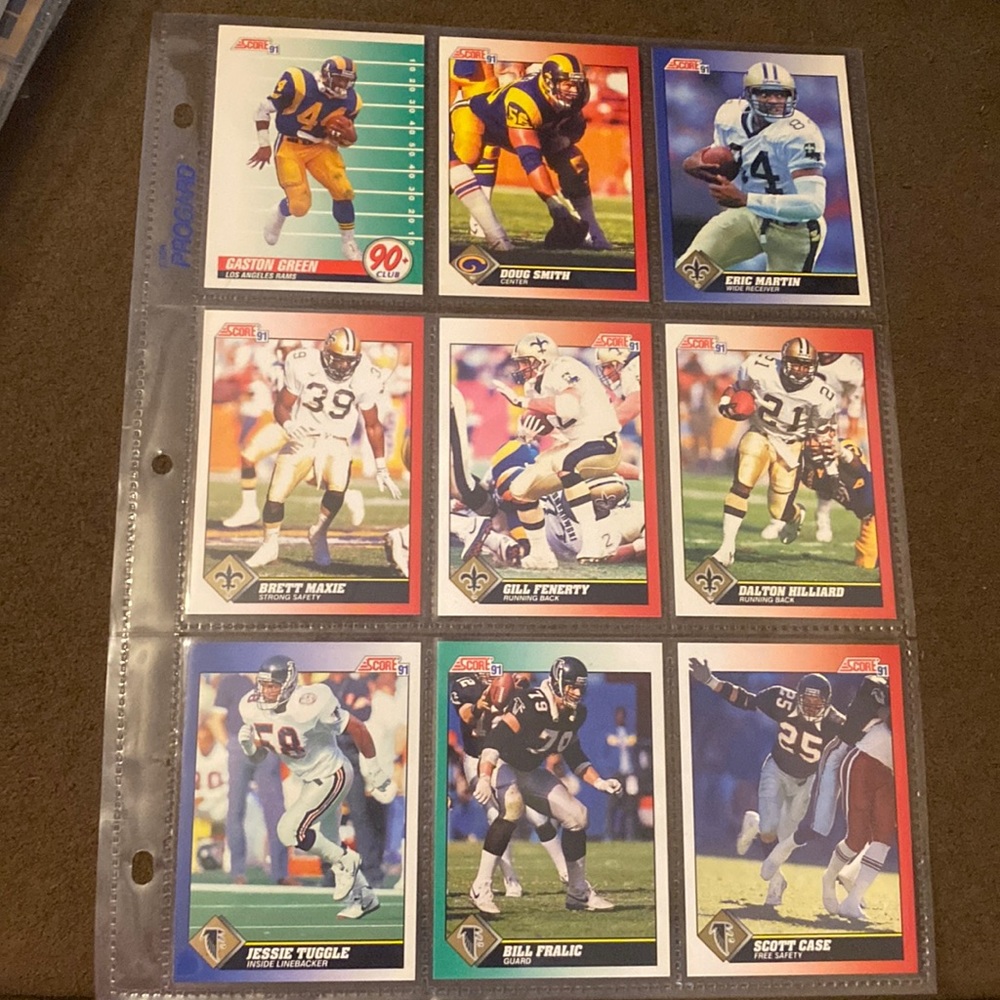 Lot of NFL Football Cards Score 91 Cards